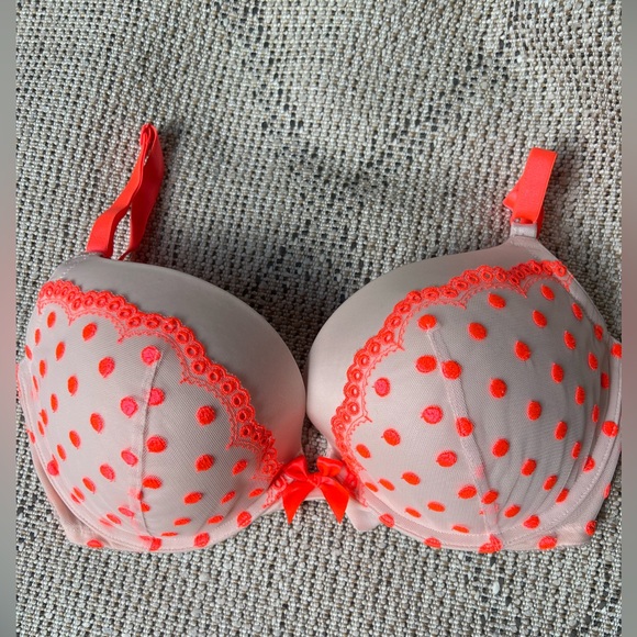 Victoria’s Secret Very Sexy Pigeonnant Push Up bra, size 36DD - Picture 10 of 10